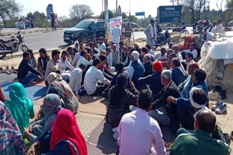 Hisar latest news Villagers Protest on Hisar Chandigarh highway Alternative route