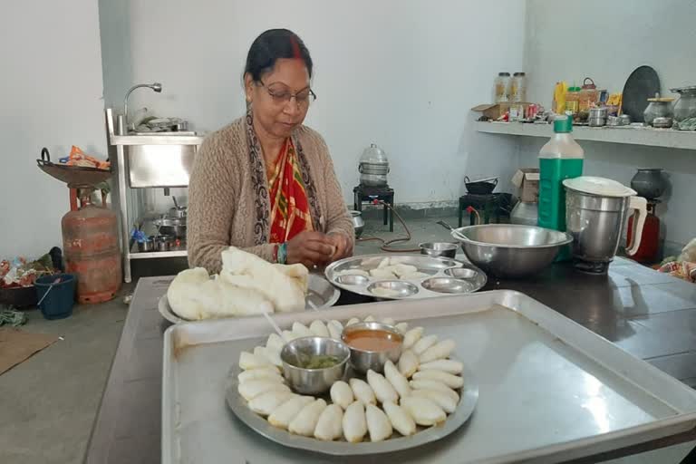 Traditional Pitha now available in Khunti