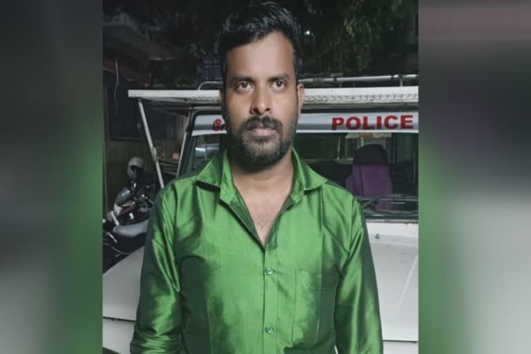 Man arrested for robbed money and gold from Lovers  robbed money and gold from Lovers  Thrissur Crime  ഭീഷണിപ്പെടുത്തി പണവും സ്വർണവും കവർന്നു  പണവും സ്വർണവും കവർന്നു  യുവാവ് പൊലീസ് പിടിയില്‍  വരവൂര്‍ പിലാക്കാട് സ്വദേശി വിജീഷ്  വാഴാനി ഡാം