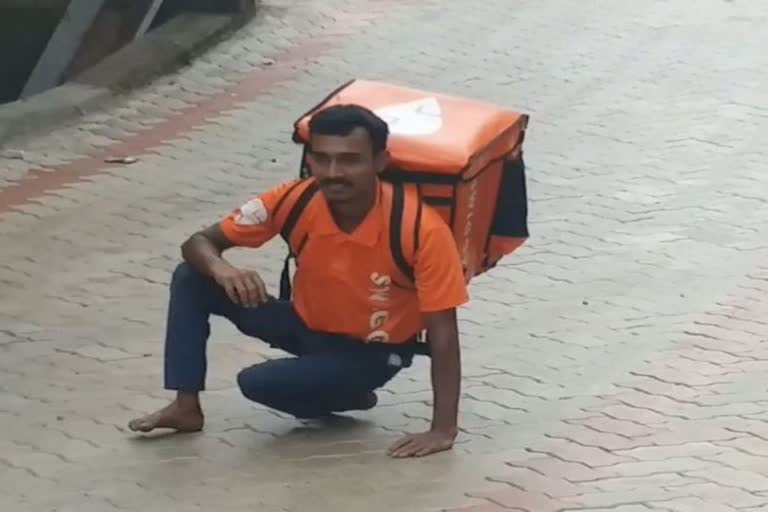 Divyang youth works as delivery boy instead of begging