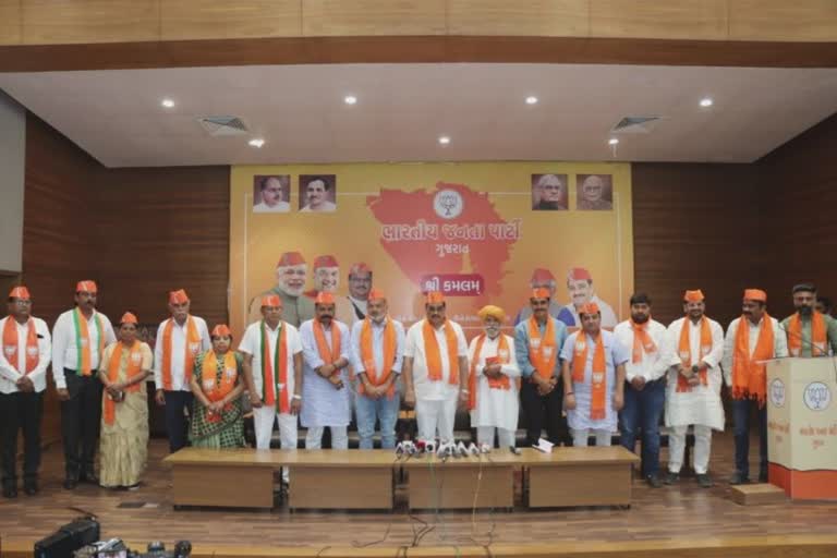 Congress Leaders Joined BJP : ખેડા અને આણંદ જિલ્લાના અમૂલ ડેરીના ડિરેક્ટર ભાજપમાં જોડાયા