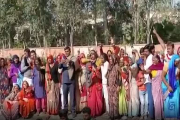 एनटीपीसी से प्रभावित 24 गांवों के किसानों का प्रदर्शन