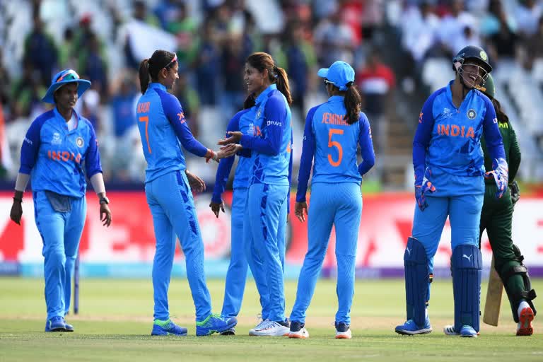 Sachin tendulkar Virat kohli laud harmanpreet kaur and team after thrilling win vs pakistan