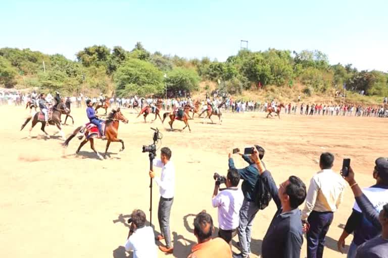 Horse Race : અશ્વ સ્પર્ધામાં 5 કેટેગરીમાં અલગ અલગ રાજ્યના 300 અશ્વ પ્રેમીઓ લીધો ભાગ