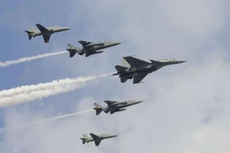 Aero India 2023: વડાપ્રધાન મોદીએ કર્યું એરો ઈન્ડિયાની 14મી એડિશનનું ઉદ્ધઘાટન, ભવ્ય એર-શૉ