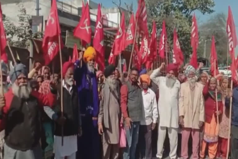 Demonstration by CPI against center and industrialists in Barnala