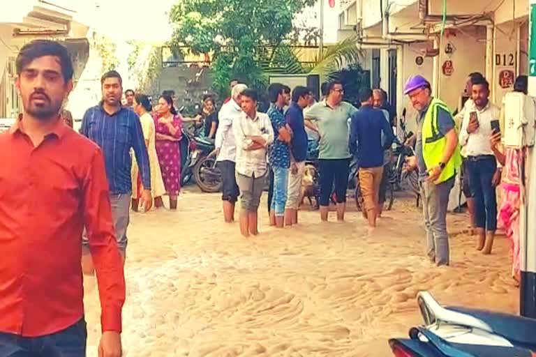 not-water-but-mud-came-out-of-the-tap-anger-of-varachha-residents-erupted