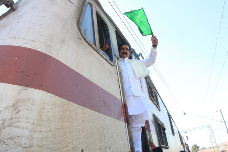 stoppage of Chhattisgarh Express at Basai station