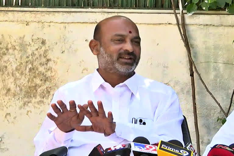 Bandi Sanjay Comments on Komatireddy Venkatreddy