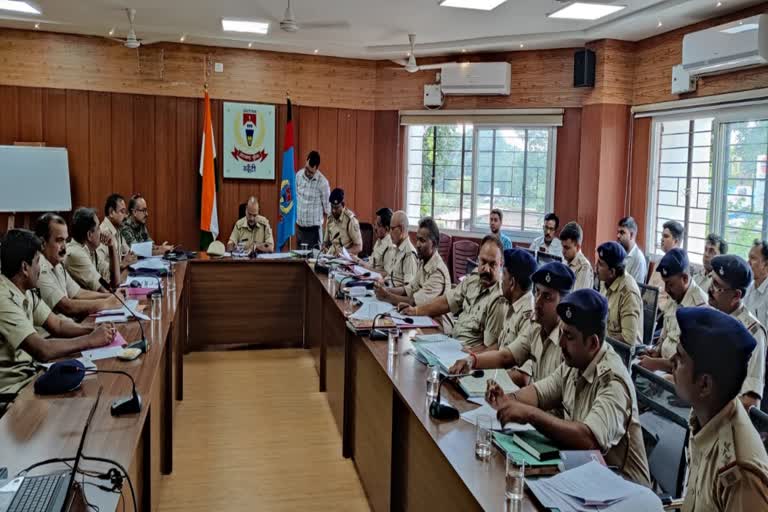 http://10.10.50.75//jharkhand/14-February-2023/jh-khu-01-naxal-police-avb-jh10032_14022023094001_1402f_1676347801_342.jpg