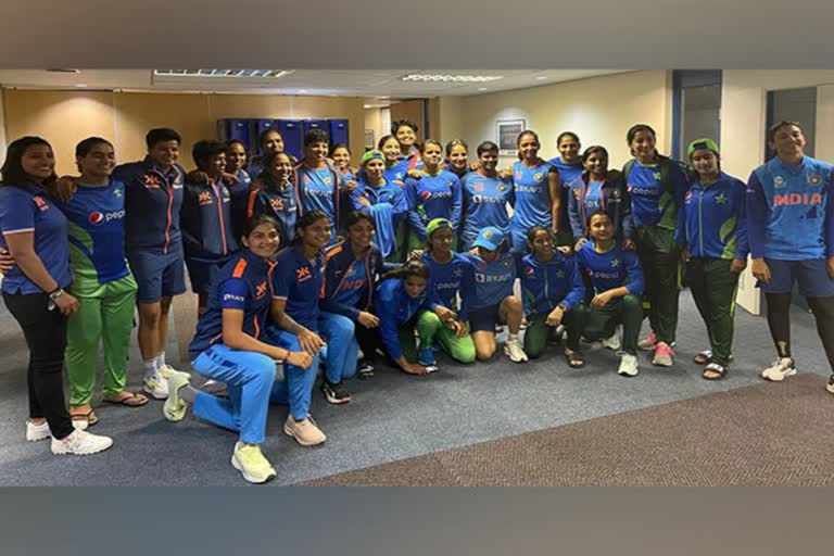 India and Pakistan women players