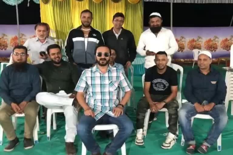 Video on Disrespecting National Anthem  Disrespecting National Anthem  National Anthem  BJP Leaders arrested in Gujarat  BJP Leaders  Shooting National Anthem in disrespecting Manner  Baruch  ദേശീയ ഗാനത്തെ പരിഹസിച്ച് വീഡിയോ  ദേശീയ ഗാനത്തെ പരിഹസിച്ചു  ബിജെപി ജില്ല ജനറല്‍ സെക്രട്ടറി  11 പേര്‍ക്കെതിരെ കേസ്  വിവാഹ ചടങ്ങിനിടെ ദേശീയ ഗാനത്തെ അവഹേളിച്ചു  വീഡിയോ ചിത്രീകരിച്ച് ഷെയര്‍ ചെയ്‌ത സംഭവത്തില്‍  ബിജെപി ബറൂച്ച് ജില്ലാ ജനറല്‍ സെക്രട്ടറി  ബിജെപി ന്യൂനപക്ഷ സെല്‍ പ്രസിഡന്‍റ്  കേസെടുത്ത് പൊലീസ്  ബറൂച്ച്  ഗുജറാത്ത്  ദേശീയ ഗാനം  സമൂഹമാധ്യമങ്ങള്‍ വഴി പ്രചരിച്ചതോടെ