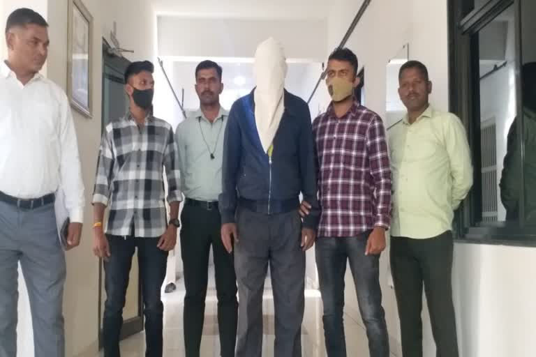 Ahmedabad Crime : કૌટુંબિક વ્યક્તિએ હત્યા કરી આરોપી મૃતદેહ શોધવા કામે લાગ્યો, CCTV કેમેરાએ કર્યો પર્દાફાશ