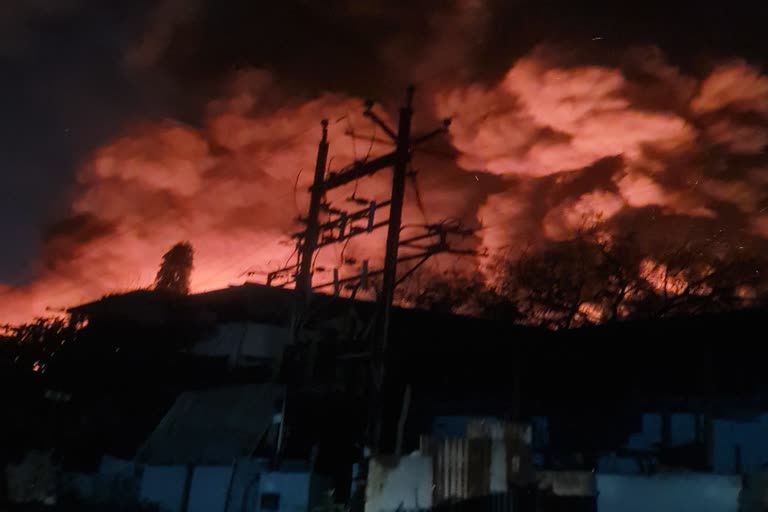 Fire in Gujarat Rubber Factory: ગુજરાત રબર ફેક્ટરીમાં લાગી ભીષણ આગ, કરોડોની સંપતિ બળીને ખાક