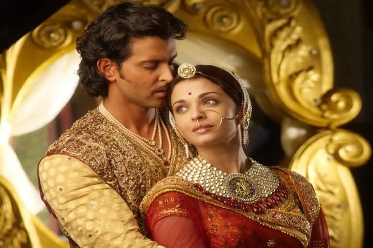 Jodhaa Akbar: હૃતિક અને ઐશ્વર્યાની ફિલ્મ 'જોધા અકબર'ને 15 વર્ષ પૂરાં, ડિરેક્ટરે શેર કર્યો વીડિયો