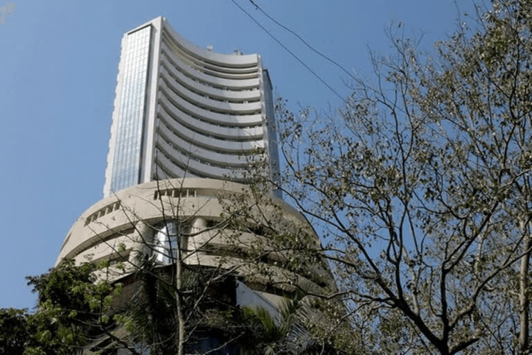 Sensex gets bullish streak back, gains 334 points in morning trade