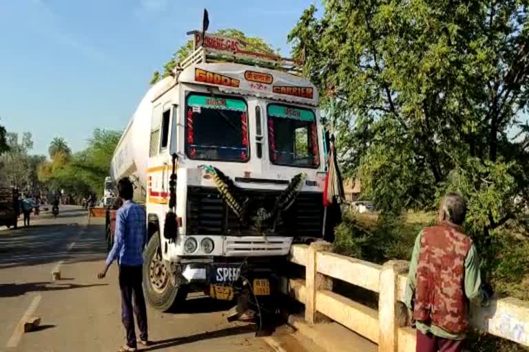 lpg gas tanker accident in shivpuri