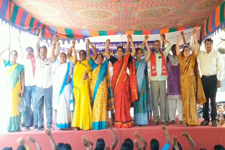 Dharna of Asha workers in Hyderabad