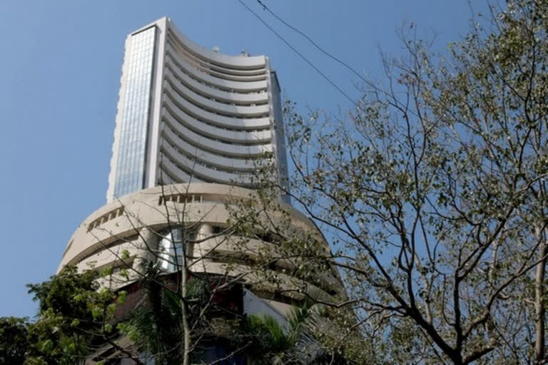 Sensex declines nearly 400 points in initial trade on weak global markets