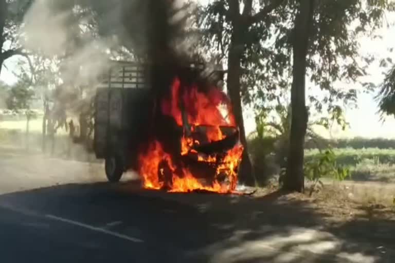 Loading vehicle caught fire in Ujjain