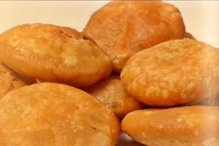 Young man died while eating kachori