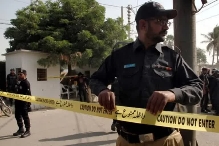 Armed men attack in Karachi police station