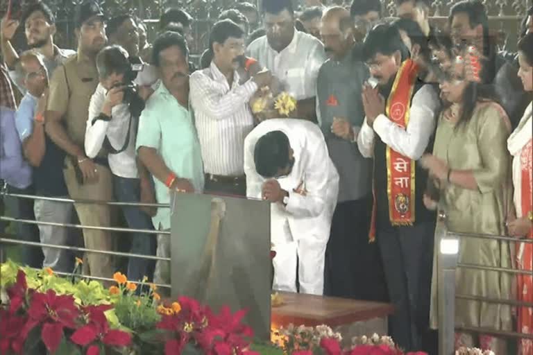 Eknath Shinde visits Balasaheb Thackeray memorial