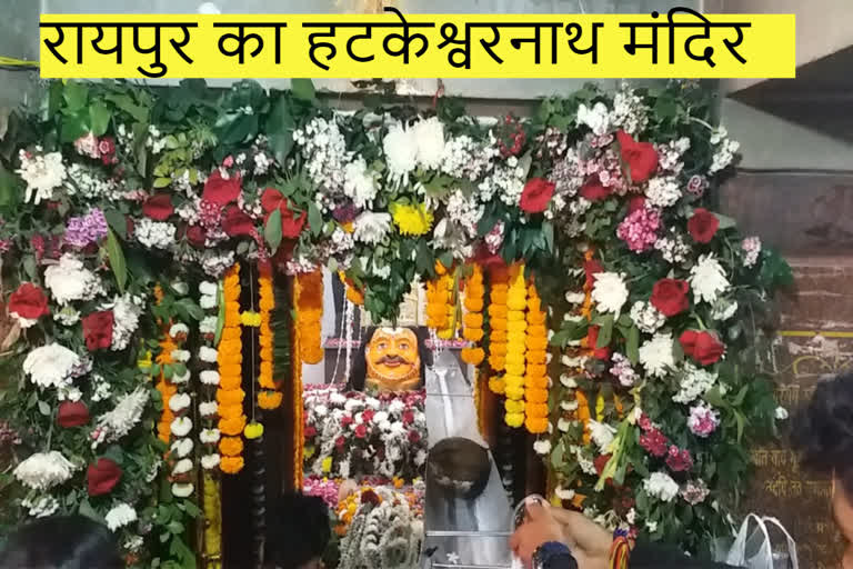 Crowd of devotees in Hatkeshwarnath temple