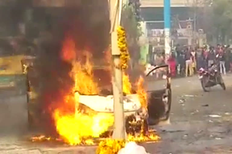 Faridabad latest news Fire in car in Faridabad Car burnt in Ballabhgarh moving car caught fire in Faridabad