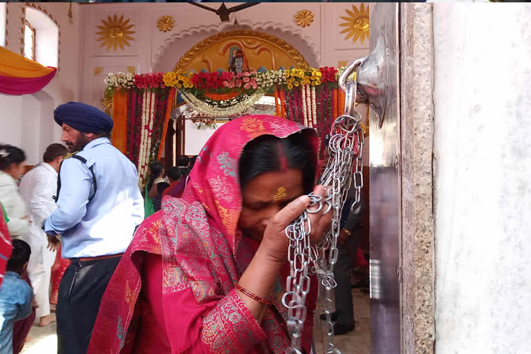 The wishes come true by banging a chain in the temple in Ludhiana