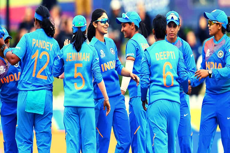 ind-w-vs-eng-w-women-t20-world-cup-2023-match-live-update-st-georges-park-gqeberha