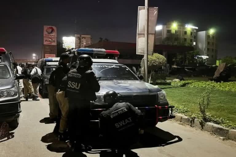 karachi terrorist attack  Karachi Police Headquarters  terror attack at Karachi Police Headquarters  secutity lapses  Teheek e Taliban  karachi attack latest updations  latest international news  latest news today  പൊലീസിന്‍റെ സുരക്ഷ വീഴ്‌ച  ജിയോ ന്യൂസ് റിപ്പോര്‍ട്ട്  കറാച്ചി  പൊലീസ് ആസ്ഥാനത്തിന് നേരയുണ്ടായ ഭീകരാക്രമണം  കറാച്ചി ഏറ്റുമുട്ടല്‍  ഏറ്റവും പുതിയ അന്താരാഷ്‌ട്ര വാര്‍ത്ത  ഇന്നത്തെ പ്രധാന വാര്‍ത്ത