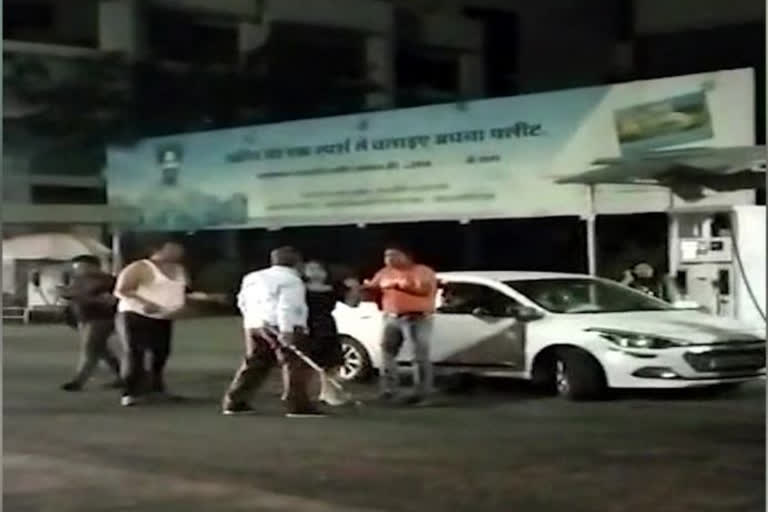 Petrol pump employees thrash doctor