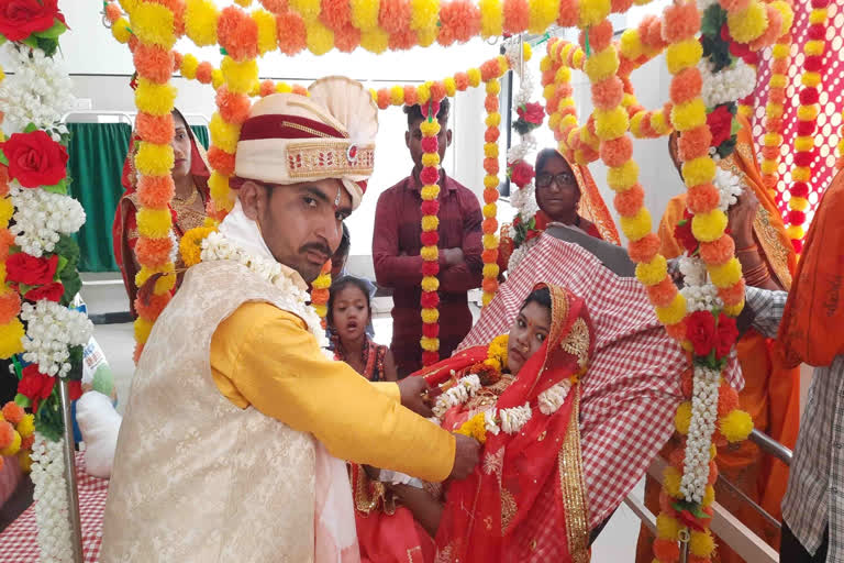 Couple ties knot in hospital after bride meets freak accident on marriage day