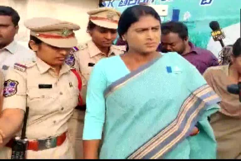 YSRTP president YS Sharmila arrested her padayatra stopped