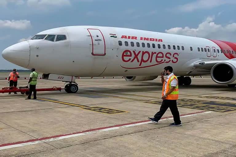 Etv BharatAir India Express flight coming from Dubai sought help from ATC while landing