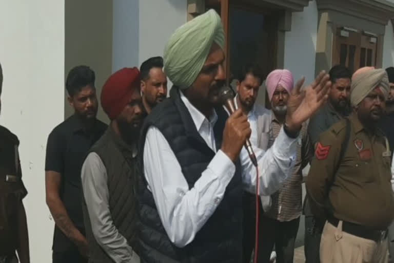 Moosewala's father Balkaur Singh addressed in Mansa