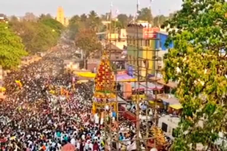 Siddharoodha chariot festival is grand