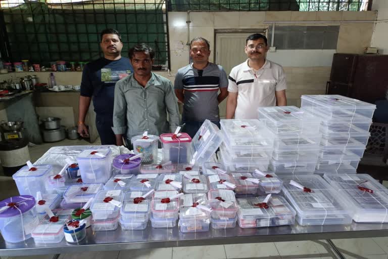 Fake notes were being printed inside the house in Surat