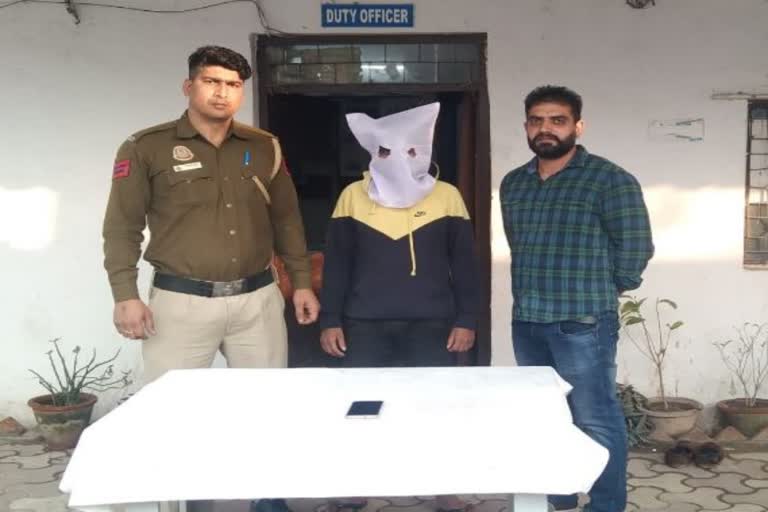 दिल्ली पुलिस की टीम ने 3 आरोपियों को दबोचा