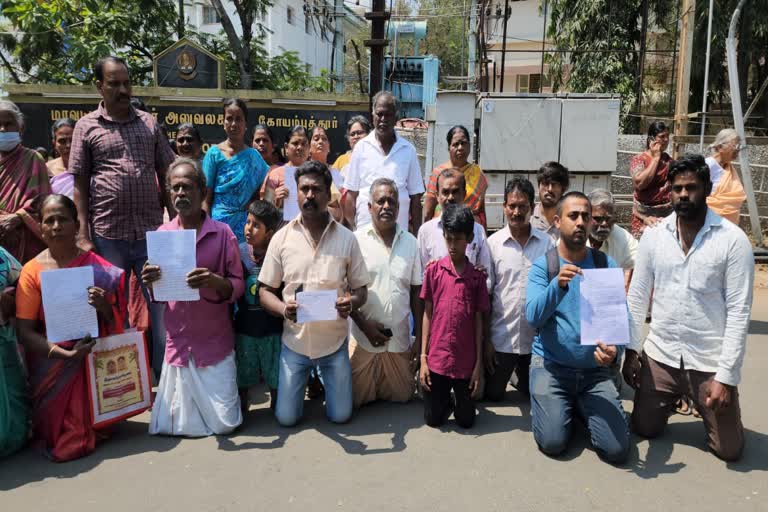 கோவை ஆட்சியரிடம் மண்டியிட்டு மனு அளித்த பொதுமக்கள்.. நிலம் கையகப்படுத்தலில் குழப்பம்!