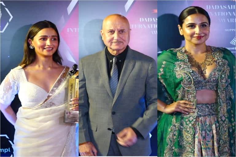 Rekha and Alia Bhatt were spotted glowing in sarees stealing the limelight of the evening on the red carpet. Alia was spotted wearing white just like in her film "Gangubai Kathiawadi" and as usual, Rekha never failed to cease the audience as she draped in a gorgeous Kanjivaram saree.