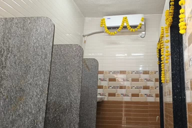 Air Conditioned Public Toilet : ધોકડવામાં રાજ્યનું પ્રથમ વાતાનુકુલિત જાહેર શૌચાલય, ખજૂરભાઈએ ખુલ્લું મૂકતાં શું કહ્યું જૂઓ