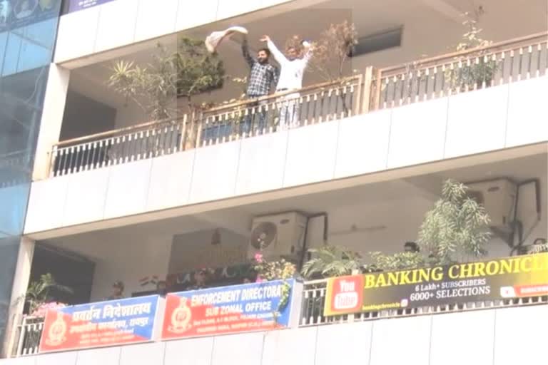 Amidst the Congress's protest, Congressmen waving gamchha from the upper floor of the ED office.