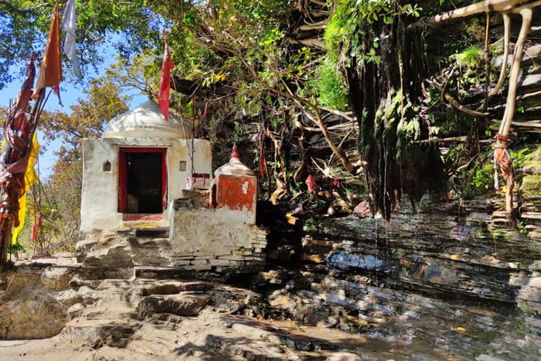 A temple in Ratapani Wildlife Sanctuary where water flows through the roots of a tree and fall on the Shivling