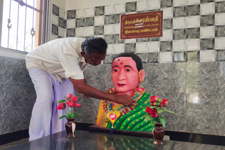 ಅಗಲಿದ ಹೆಂಡತಿಯ ಮೂರ್ತಿ ಸ್ಥಾಪಿಸಿ, ನಿತ್ಯವೂ ಆರಾಧನೆ ಮಾಡುತ್ತಿರುವ ರೈತ