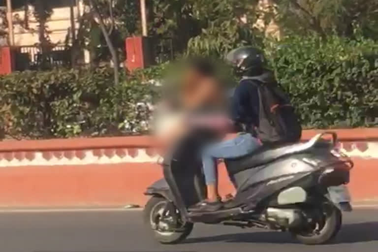 Female ANM sitting naked on JLN Road