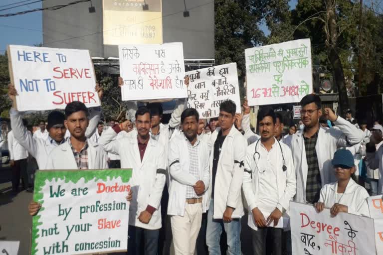 Veterinary college students on strike