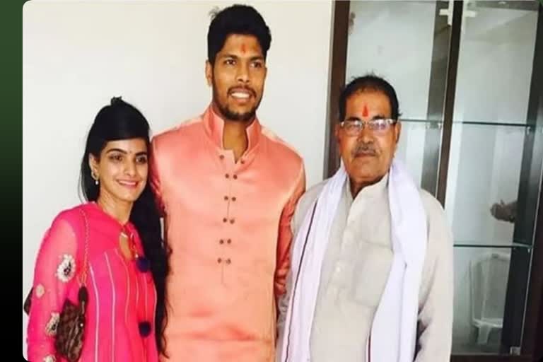 Umesh Yadav Father death