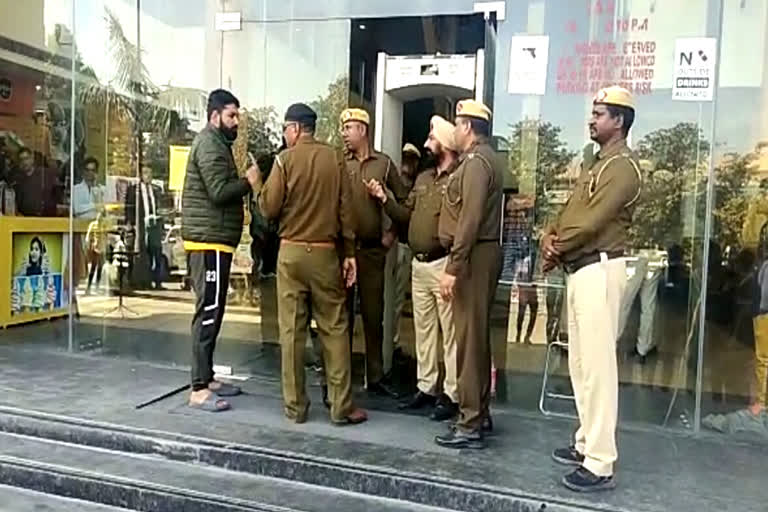 police raid on spa centers of Karnal prostitution in spa center in Karnal police raid on super mall